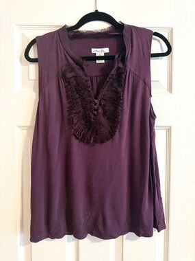 Ruffled V-Neck Sleeveless Camisole in Plum